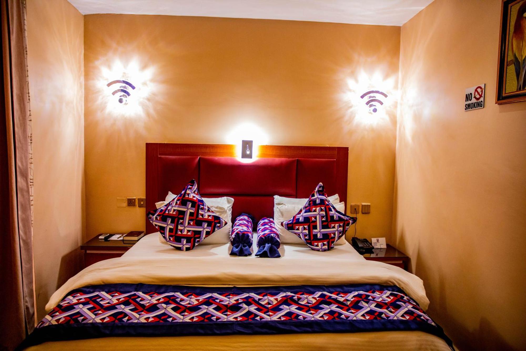 Villa Hilton Hotels ウヨ エクステリア 写真