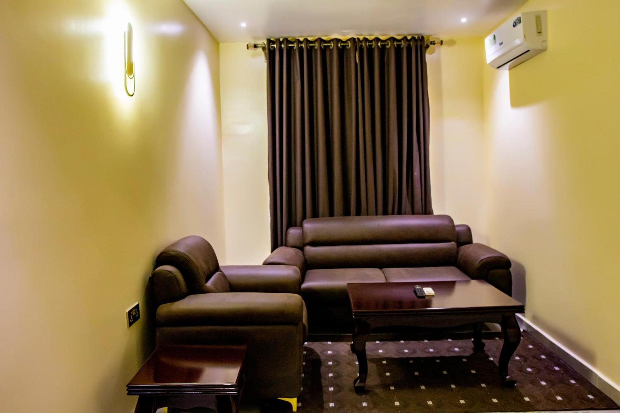 Villa Hilton Hotels ウヨ エクステリア 写真